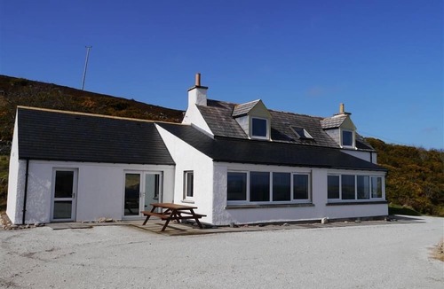 Sangomore Cottage | Sangobeag - a cottage that sleeps 6 guests in 3 bedrooms