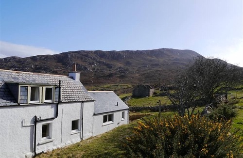 Sangomore Cottage | Sangobeag - a cottage that sleeps 6 guests in 3 bedrooms