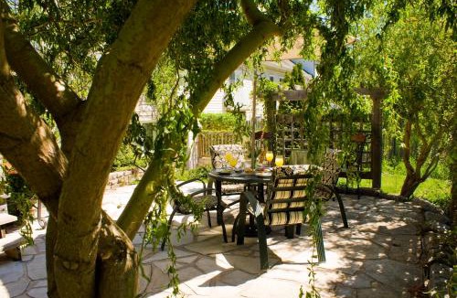 Historic Old Town Bed & Breakfast | Sapience Retreat & Apothecary