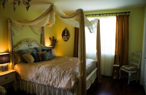 Historic Old Town Bed & Breakfast | Sapience Retreat & Apothecary