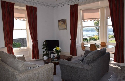 Rothesay Apartment | Scalpsie Bay Apartment sleeps 3 with sea views.