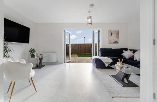 Glasgow House | Scenic getaway, open plan home! 2bed park for free