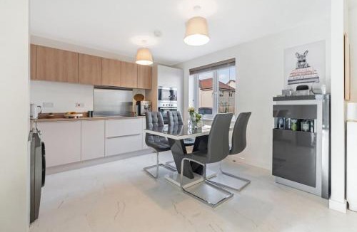 Glasgow House | Scenic getaway, open plan home! 2bed park for free