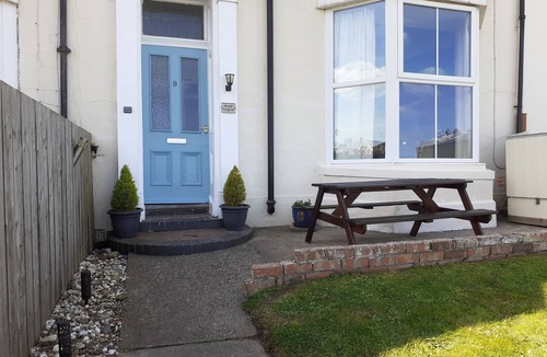 Hornsea Cottage | SEA FRONT APARTMENT, pet friendly, country holiday cottage in Hornsea