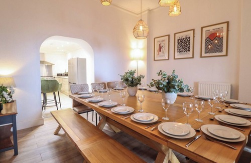 Llandudno Cottage | SEA VIEW, EAST PARADE, pet friendly, with hot tub in Llandudno