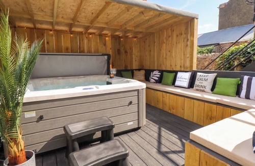 Llandudno Cottage | SEA VIEW, EAST PARADE, pet friendly, with hot tub in Llandudno
