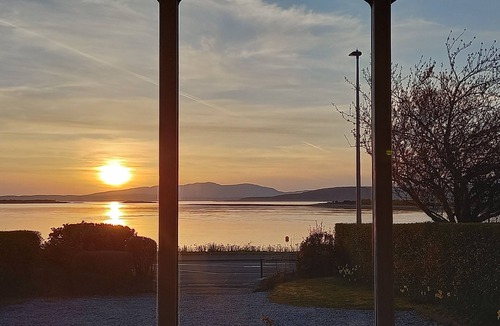 Connel House | Seafront cottage with stunning panoramic sea views. Easy access to Oban.