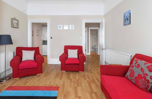 Port Bannatyne Apartment | Seafront Village Apartment with Panoramic Views
