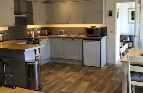Leedstown House | Seahorse Lodge - a hidden countryside gem with Hot tub