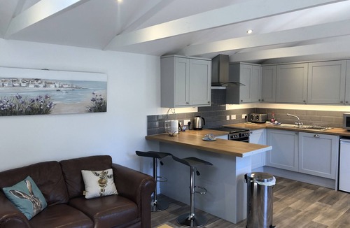 Leedstown House | Seahorse Lodge - a hidden countryside gem with Hot tub