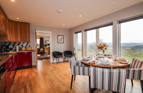 Rogart House | SEALLADH MOR, pet friendly, with hot tub in Rogart