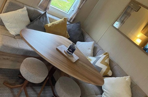 Ayr Ski Chalet | Seaside Caravan Retreat in Craig Tara