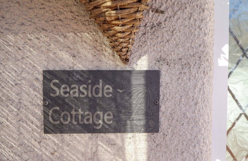 Cleethorpes Cottage | SEASIDE COTTAGE, pet friendly, country holiday cottage in Cleethorpes