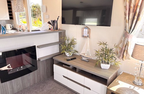 Wemyss Bay Cabin | Seaside Escape in Wemyss Bay