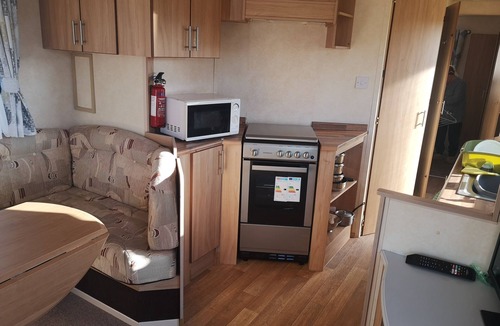 Walton on the Naze Cabin | Seaside Haven Retreat in Walton
