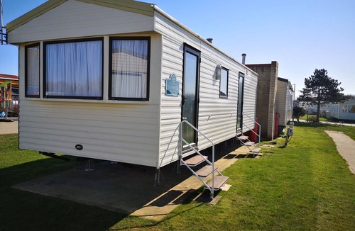 Walton on the Naze Cabin | Seaside Haven Retreat in Walton