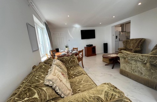 Onchan Apartment | Seaview Apartment in Charming Onchan - Sleeps 4, Fast WiFi