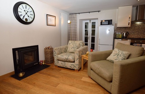 Inveraray Cottage | Seaview location in Inverarary, historic cottage within walking distance of town centre, sleeps 4