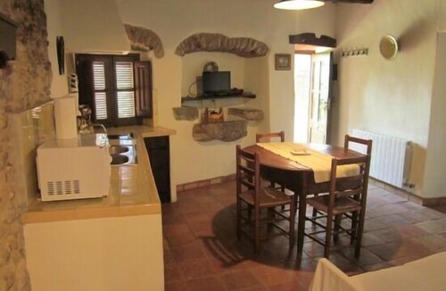 Sant Sadurni de l'Heura Cottage | Self catering Can Met Viu for 2 people