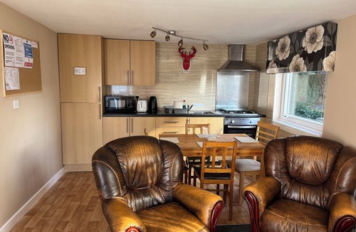 Stepps Ski Chalet | Self-catering accommodation 5 miles from Glasgow city centre, short/long term!