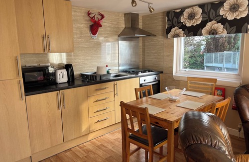 Stepps Ski Chalet | Self-catering accommodation 5 miles from Glasgow city centre, short/long term!