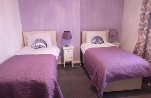 Galston House | Self Contained 2 Bedrooms House free parking
