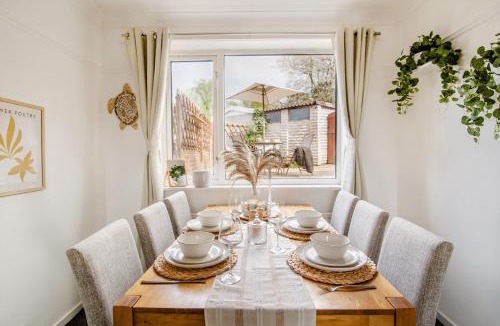 Rotherham House | Serene Boho Retreat: White Oak Charm House 10ppl