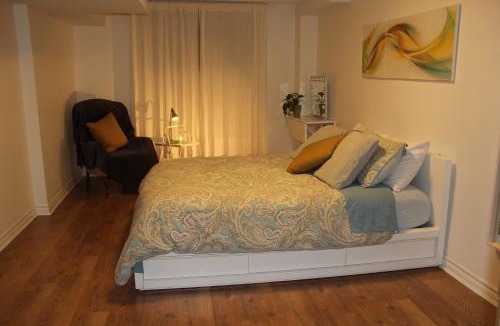 Bayview Woods - Steeles Apartment | Serene Don River Nature gateway- 3BR suite, Private Patio, Free Parking