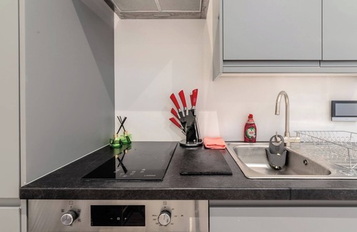 Maidstone Condo | Serene Minimalist Studio A Stone's Throw From Town