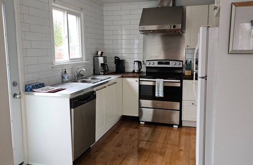 Historic Old Town House | SerenityCharm oldtown by Shaw theatre&queen st. 5min Walk, on Castlereagh,hottub