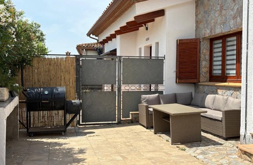 Torroella de Fluvia Villa | Sfeervolle Ruime Villa met Privé Zwembad Dichtbij St Pere Pescador en L'escala!