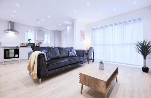 Offerton House | Shaw Heath Cottage - Charming Holiday Home In the Heart of Stockport - Free Parking