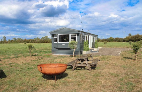 Glentham Cabin | Sheepy Lodge - Puppy Lounge, arcades, games room