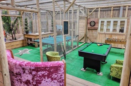 Glentham Cabin | Sheepy Lodge - Puppy Lounge, arcades, games room