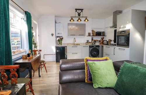 Westbourne Cottage | SHELL COTTAGE, romantic, country holiday cottage in Bournemouth