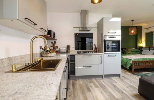 Westbourne Cottage | SHELL COTTAGE, romantic, country holiday cottage in Bournemouth