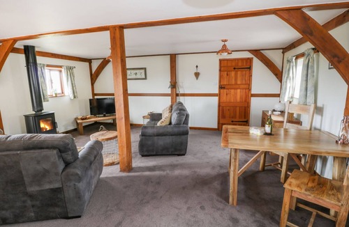 Kingswood Cottage | SHEPHERD'S VIEW, character holiday cottage in Minsterley