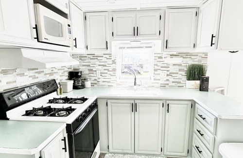 Sherkston Cottage | Sherkston Shores Cottage Pet-friendly!