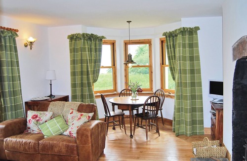Tarbert Cottage | Shore Cottage - S4600