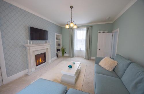 Thurso House | Short Walk to the Beach - 2 Guests - Free Parking
