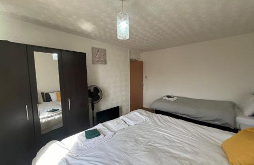 Tilbury House | Shortlet express, Spacious 3bedroom house, 6 beds in Tilbury
