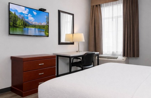 Hamilton Hotel | Signature Inn & Suites Hamilton