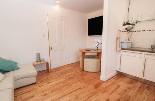 Millport Apartment | Silverbells