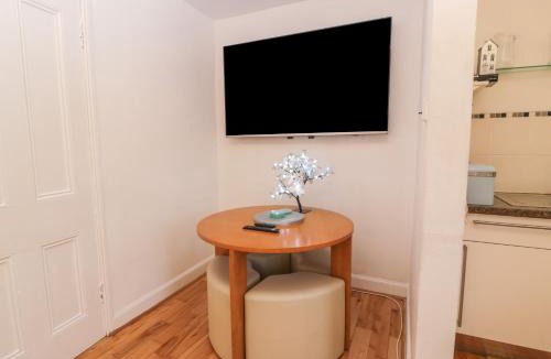 Millport Apartment | Silverbells