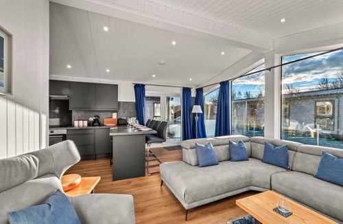 Perth Ski Chalet | Silverwood Deluxe Chalet