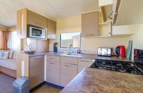 Clacton-on-Sea Cottage | SINGH LEITE & LUISA FAMILY CARAVAN, pet friendly in St. Osyth