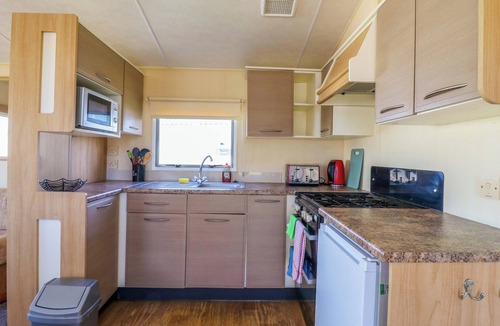 Clacton-on-Sea Cottage | SINGH LEITE & LUISA FAMILY CARAVAN, pet friendly in St. Osyth