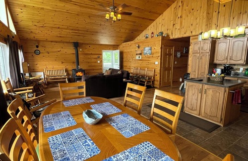 Falcon Lake Cottage | Skøgarmaör Meadow Cottage, Lake Of the Woods, Ward Island