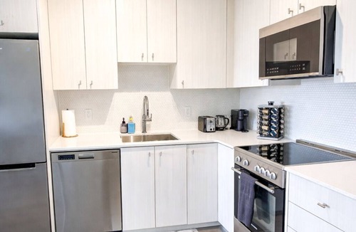Kitchener Condo | Skyline Presidential Condo | Bowling Alley,Gym,Pool,Hot Tub,Sauna,Lounge