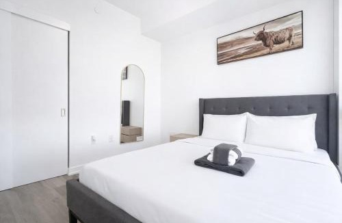 Kitchener Apartment | Skyline Serenity Executive Condo - Bowling Alley,Gym,Pool,Hot Tub,Sauna,Lounge